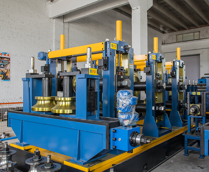 Large-diameter thin-walled steel pipe mill line
